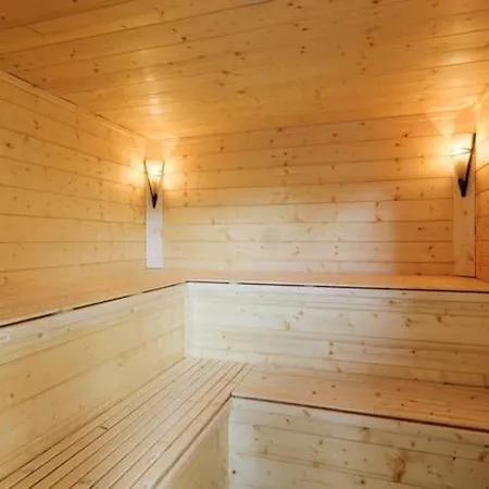 Escapade Romantique: Avec Terrasse Panoramique, Poele A Bois Et Eclairage Multicolore Vakantiehuis *