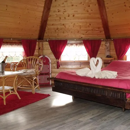 Escapade Romantique: Avec Terrasse Panoramique, Poele A Bois Et Eclairage Multicolore Ferdrupt