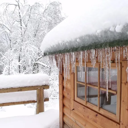 Escapade Romantique: Avec Terrasse Panoramique, Poele A Bois Et Eclairage Multicolore Vakantiehuis *
