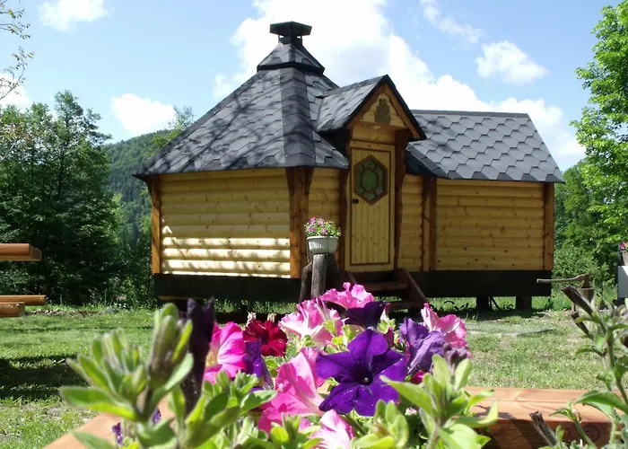 Escapade Romantique: Avec Terrasse Panoramique, Poele A Bois Et Eclairage Multicolore - Fr-1-589-441 度假居 *